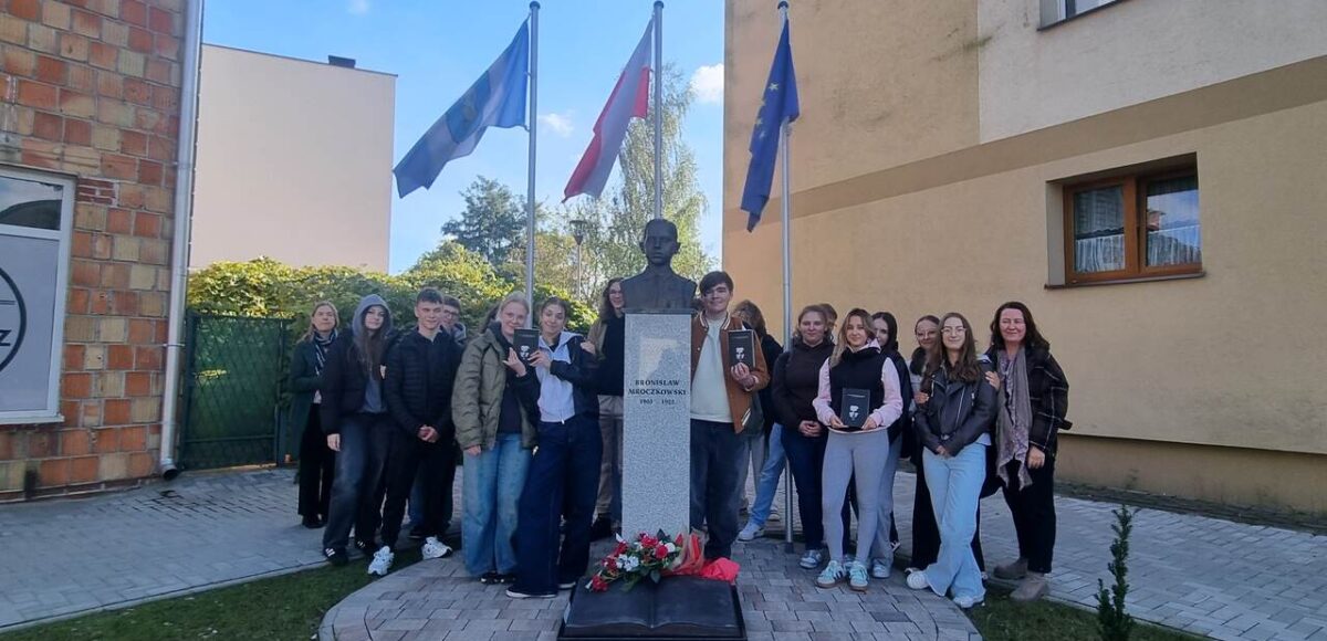 b3 (1) Easy Resize.com